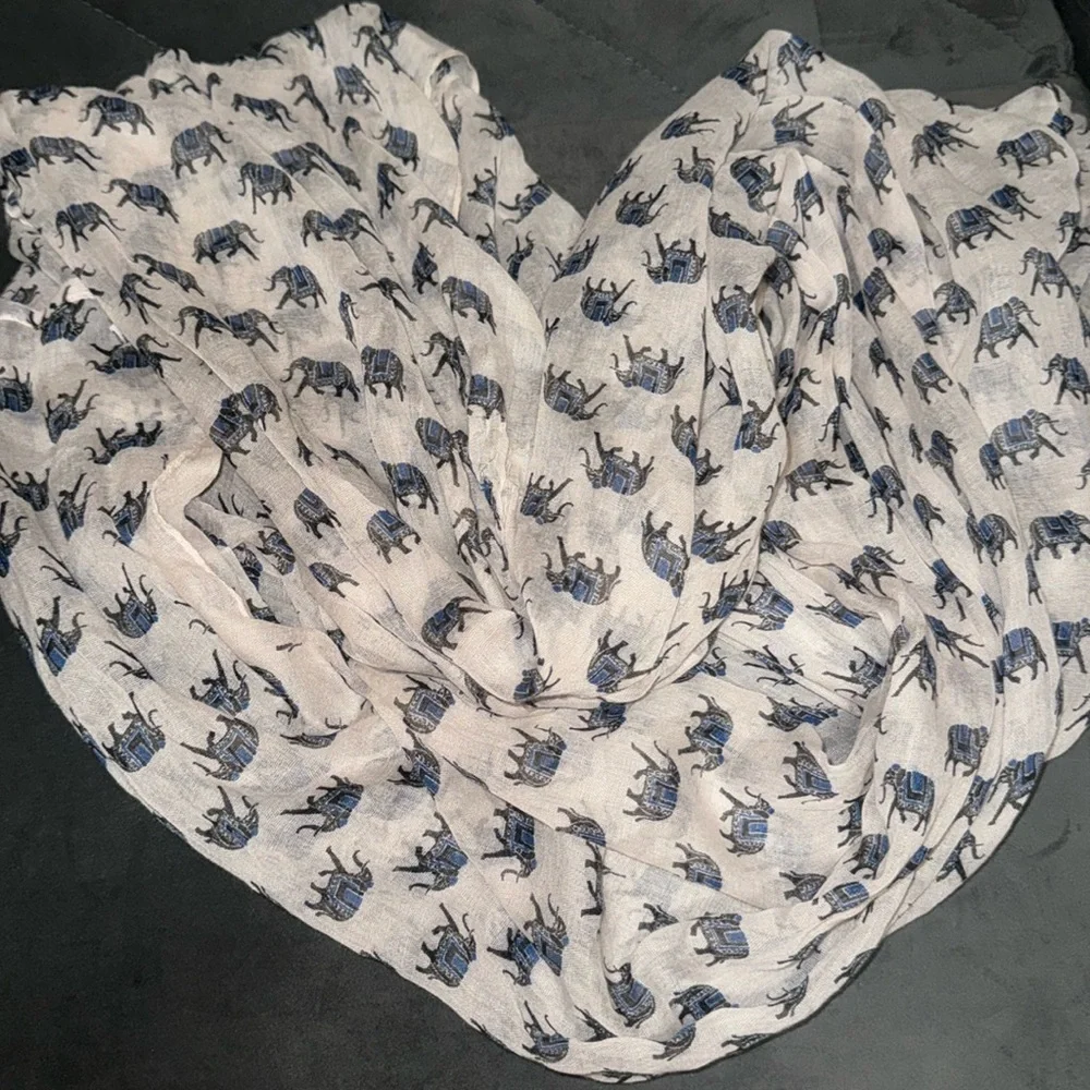 Elephant print infinity fashion scarf. NWOT.